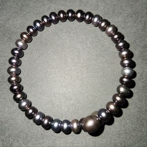 Black faux pearl bracelet